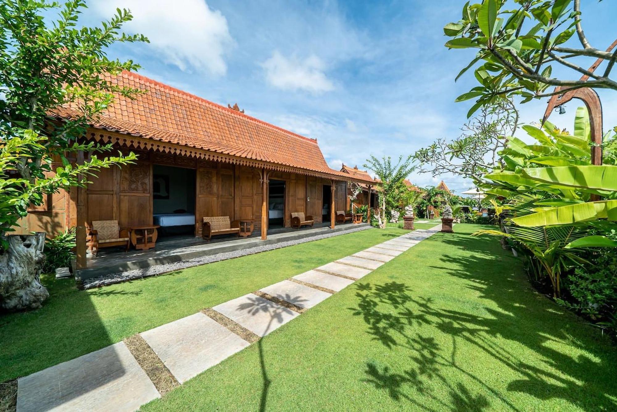 Lima Beach Inn Munggu Exterior photo
